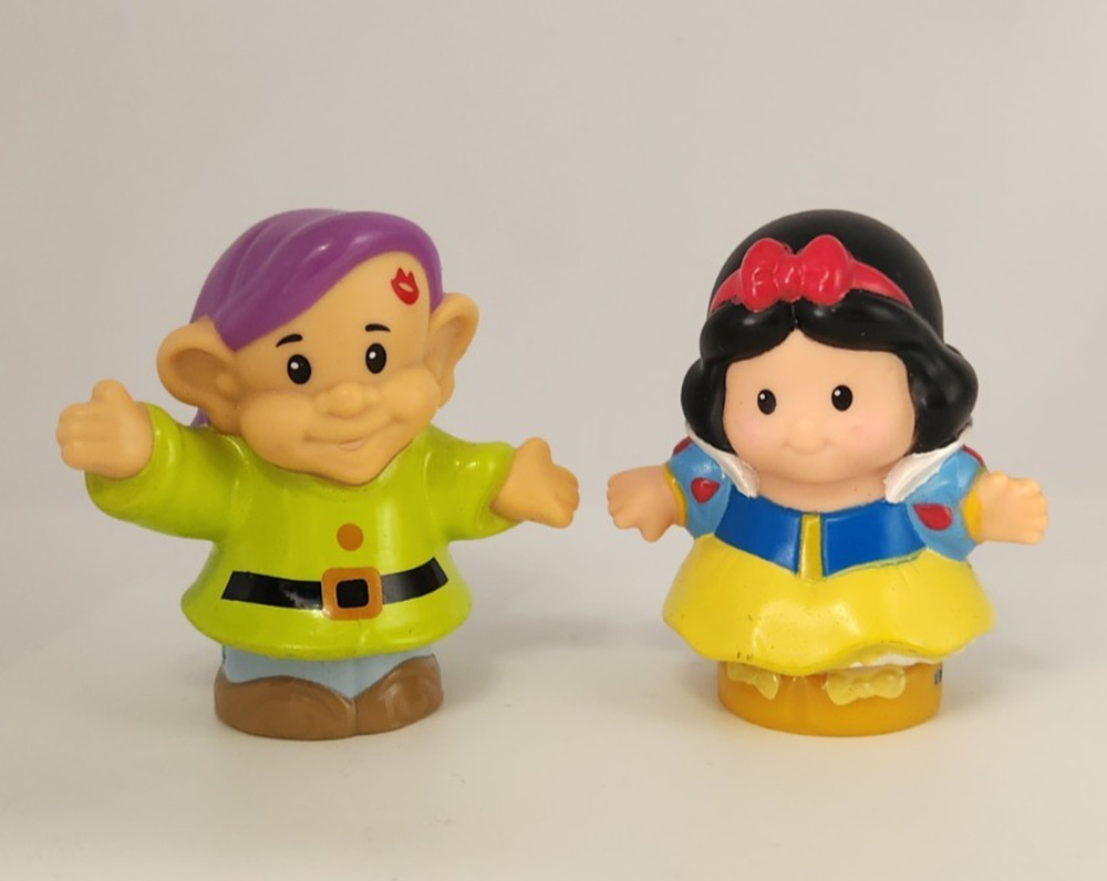 Fisher Price Little People Disney Princess Snow White And Dopey Kiss Talker